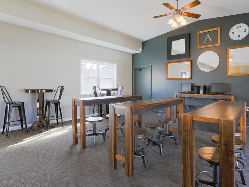 Bloomington Apartment Photos Arbors at Eastland